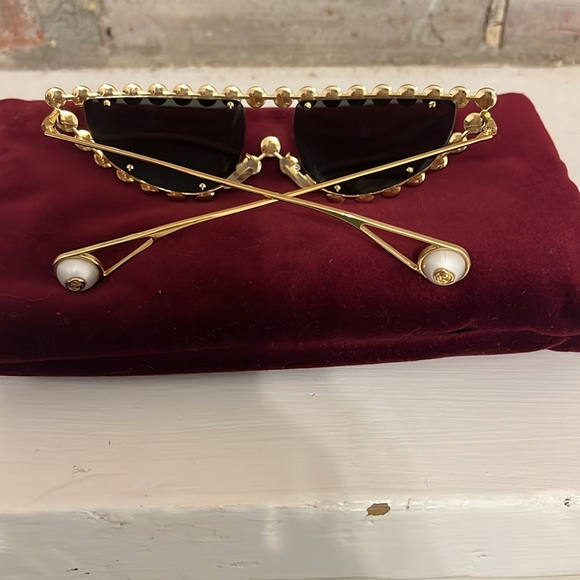 GUCCI FOREVER HOLLYWOOD EMBELLISHED PEARL WITH GOLD CAT EYE SUNGLASSES - Picture 4 of 13